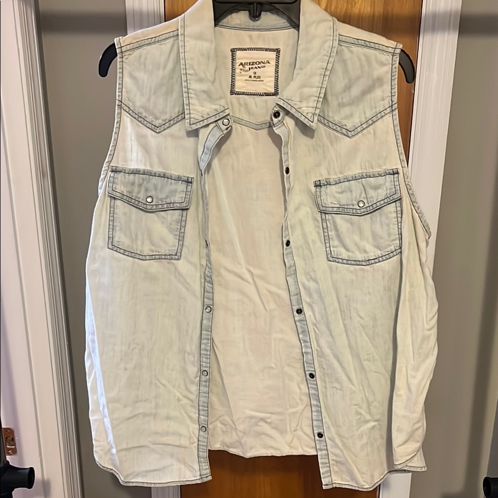 Arizona Jean Company Light Blue Sleeveless Button Down Shirt